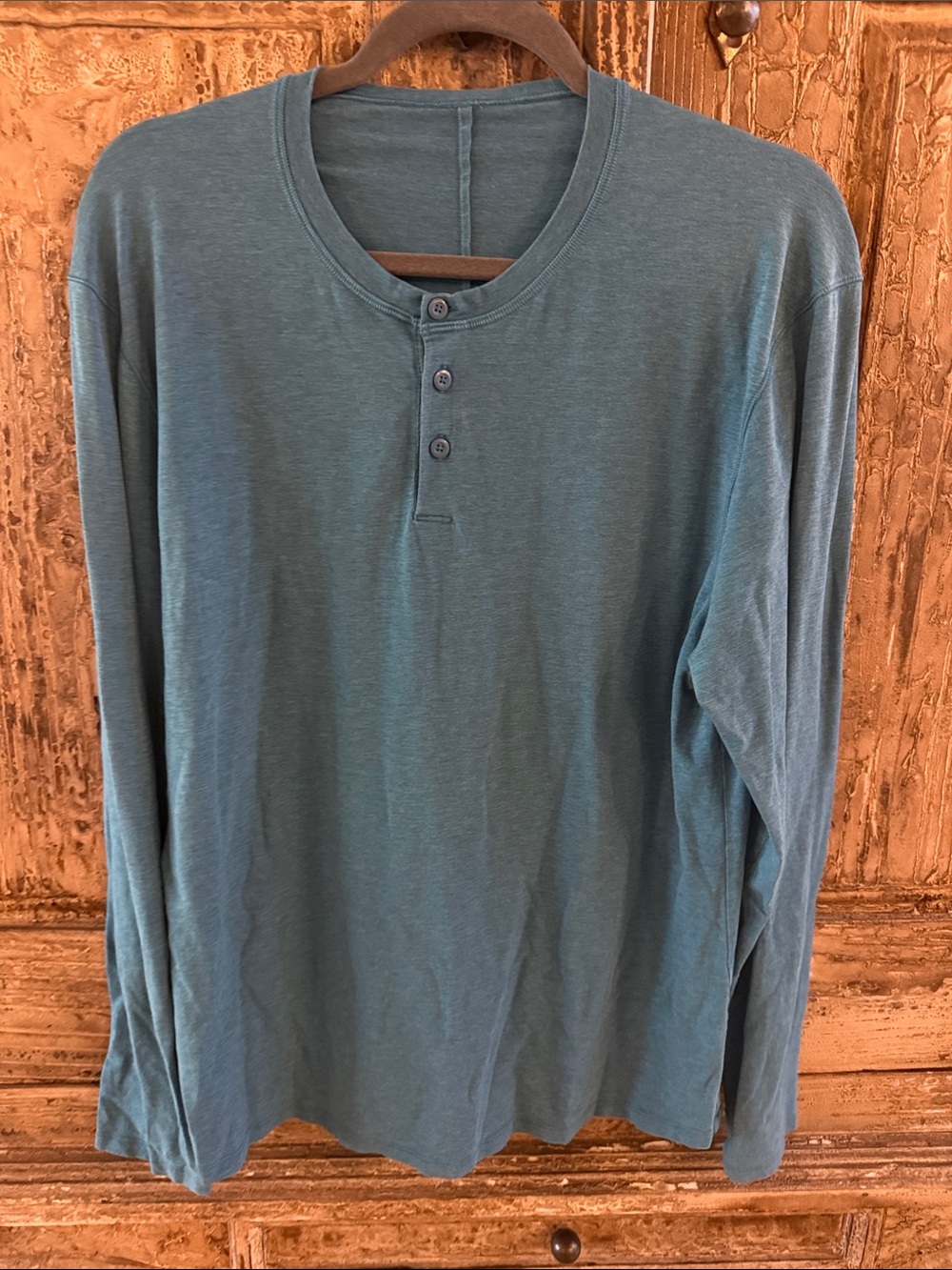 lululemon athletica Men's Long Sleeve Henley in Teal Blue